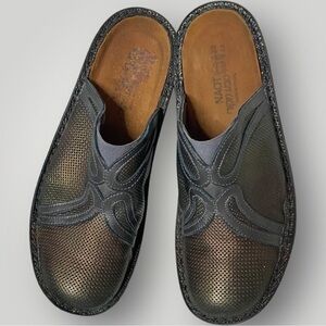 Clogs Comfort Shoes Naot Moldova Iridescent Leather Size 8